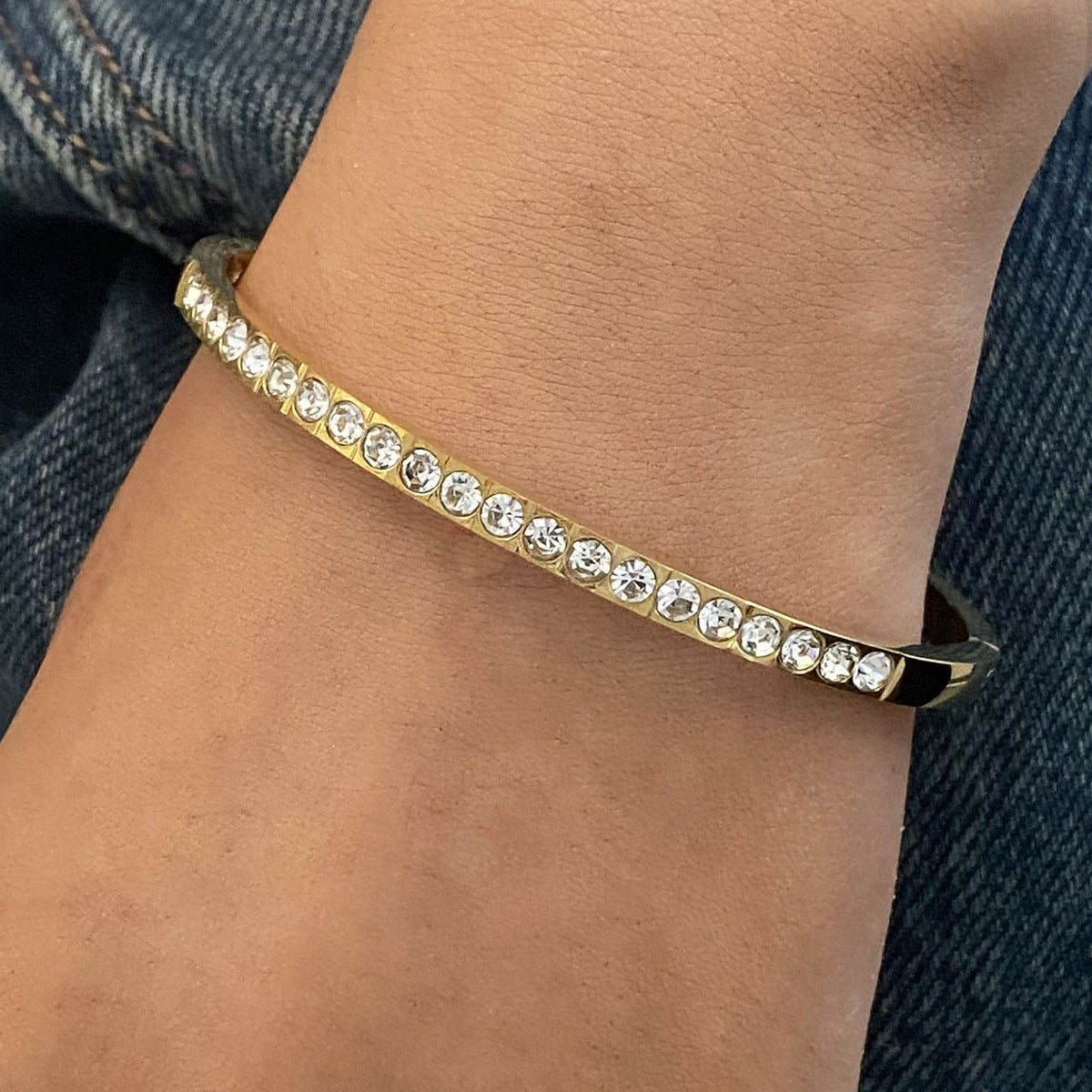 Stainless steel 18k gold-plated rhinestone-clasp bracelet