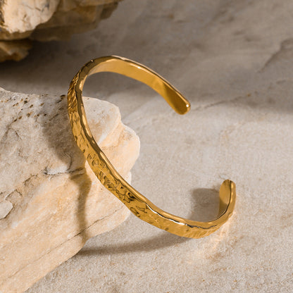 Stainless steel 18k gold-plated wave-patterned open-ended bracelet