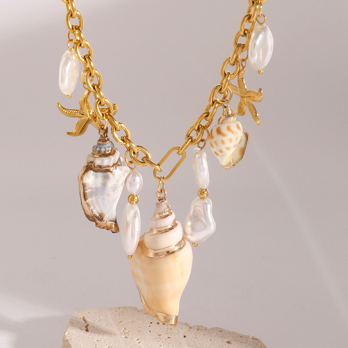 Stainless steel 18k gold-plated shell and pearl pendant necklace