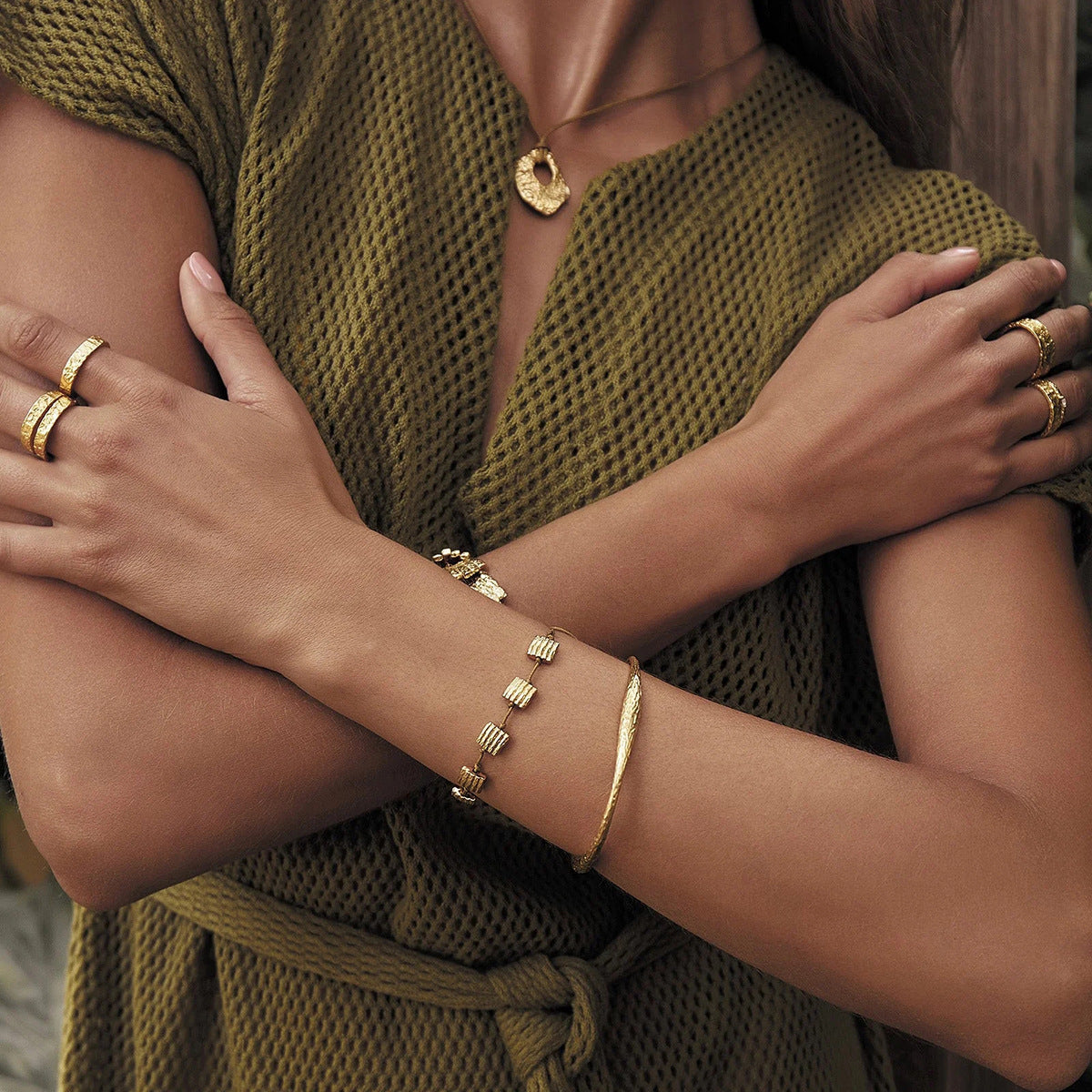 Stainless steel 18k gold-plated irregular-texture open-ended bracelet