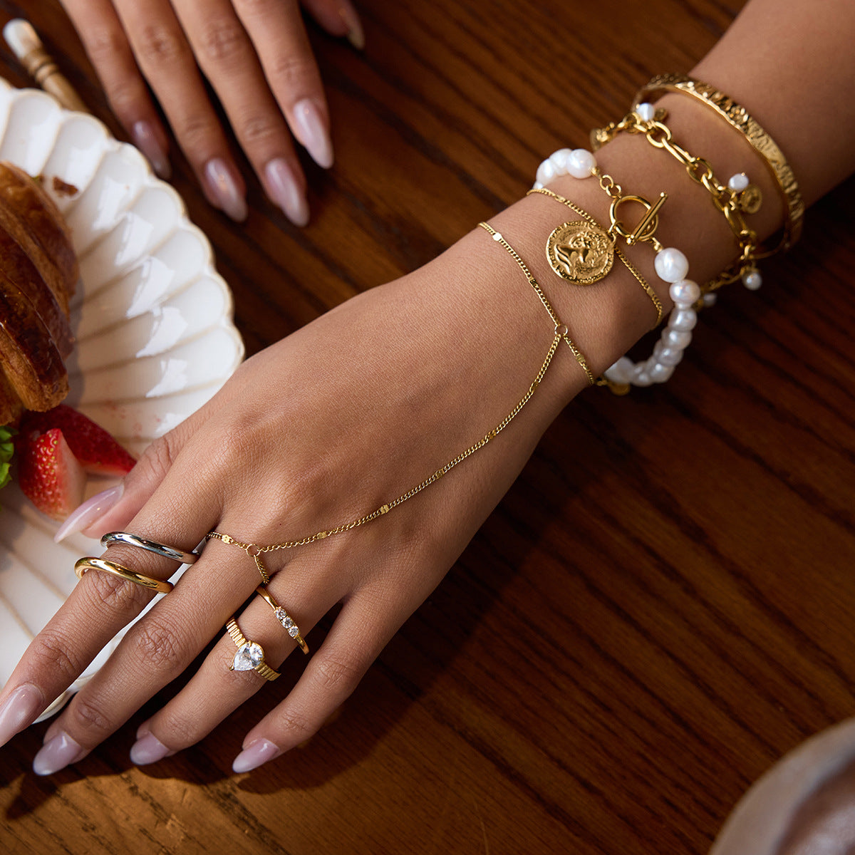 Stainless steel 18k gold-plated pearl bracelet