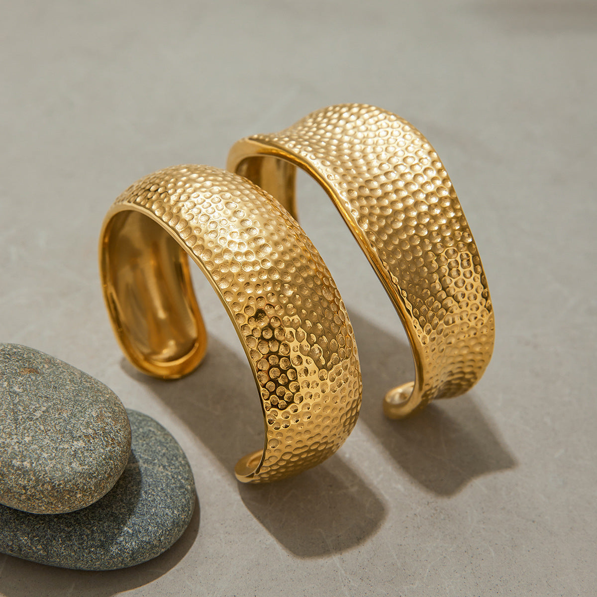 Stainless steel 18k gold-plated bangle