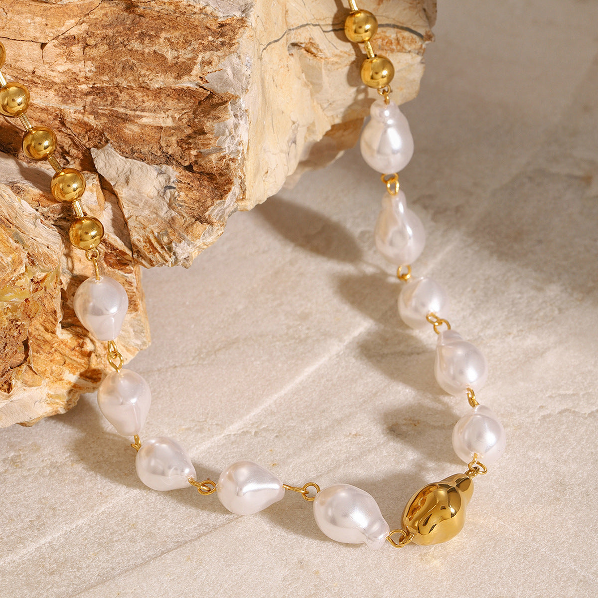 Stainless steel 18k gold-plated pearl necklace