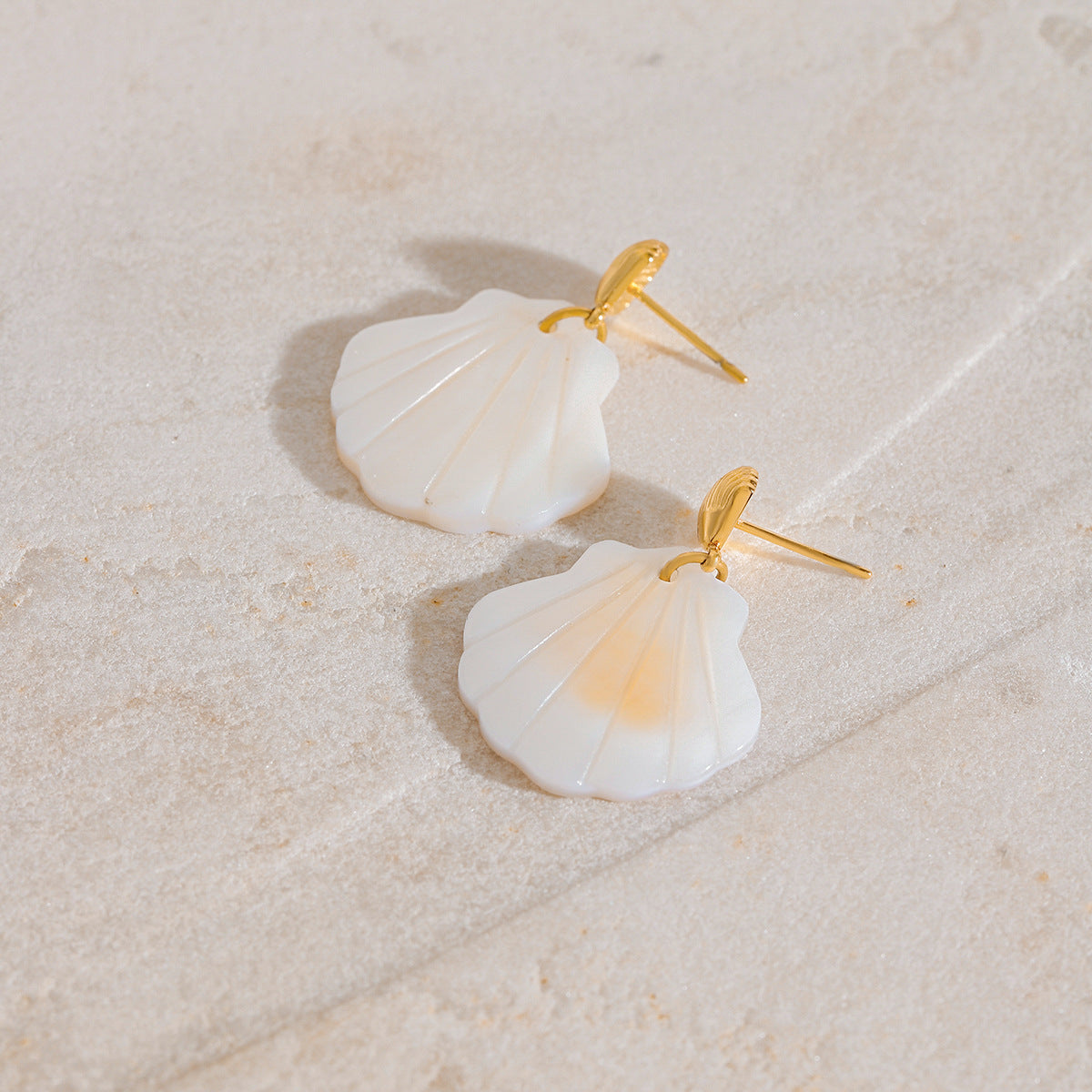 Stainless steel 18k gold-plated shell earrings