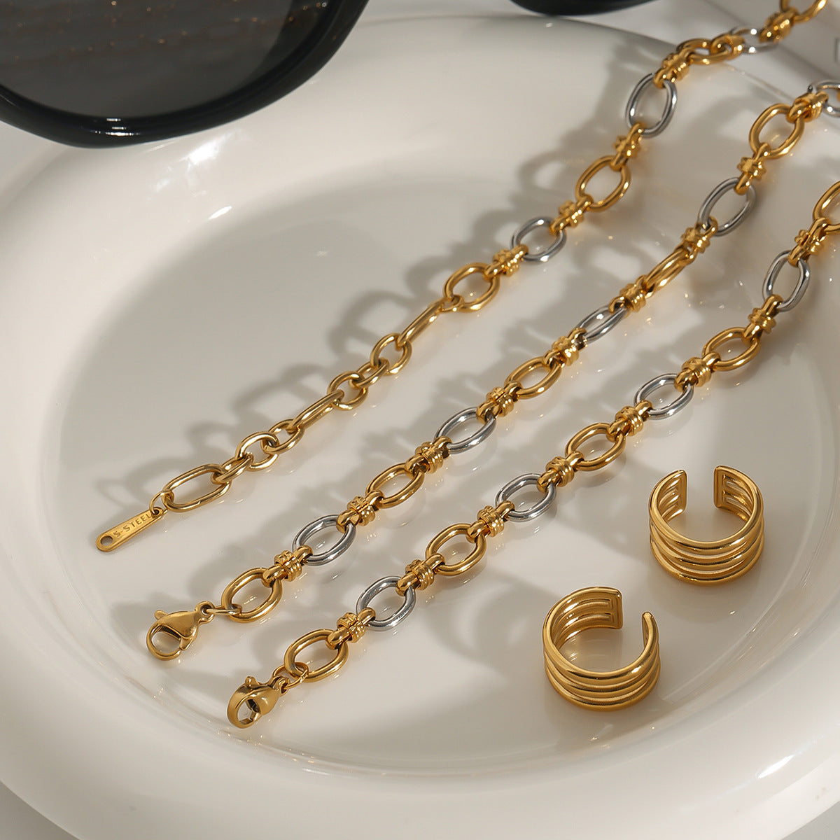 Stainless steel 18k gold-plated chain necklace