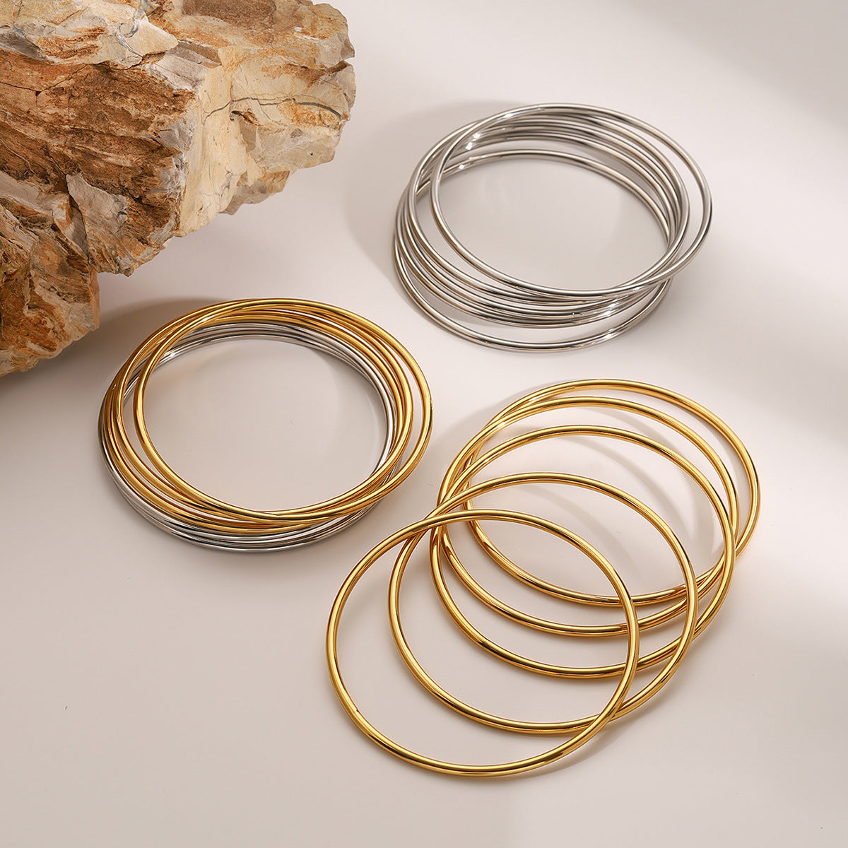 Stainless steel 18k gold-plated plain hoop bracelet