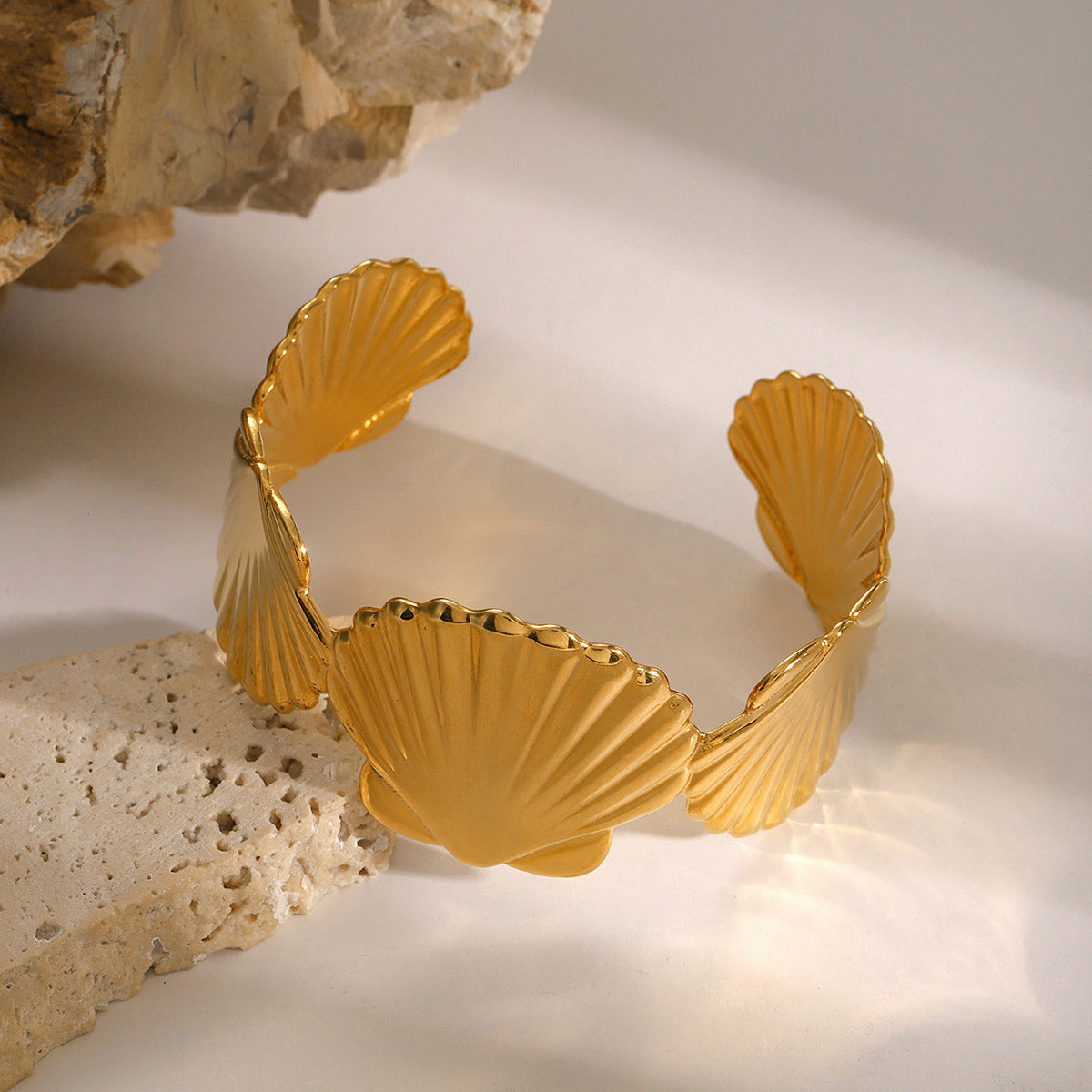 Stainless steel 18k gold-plated shell bangle