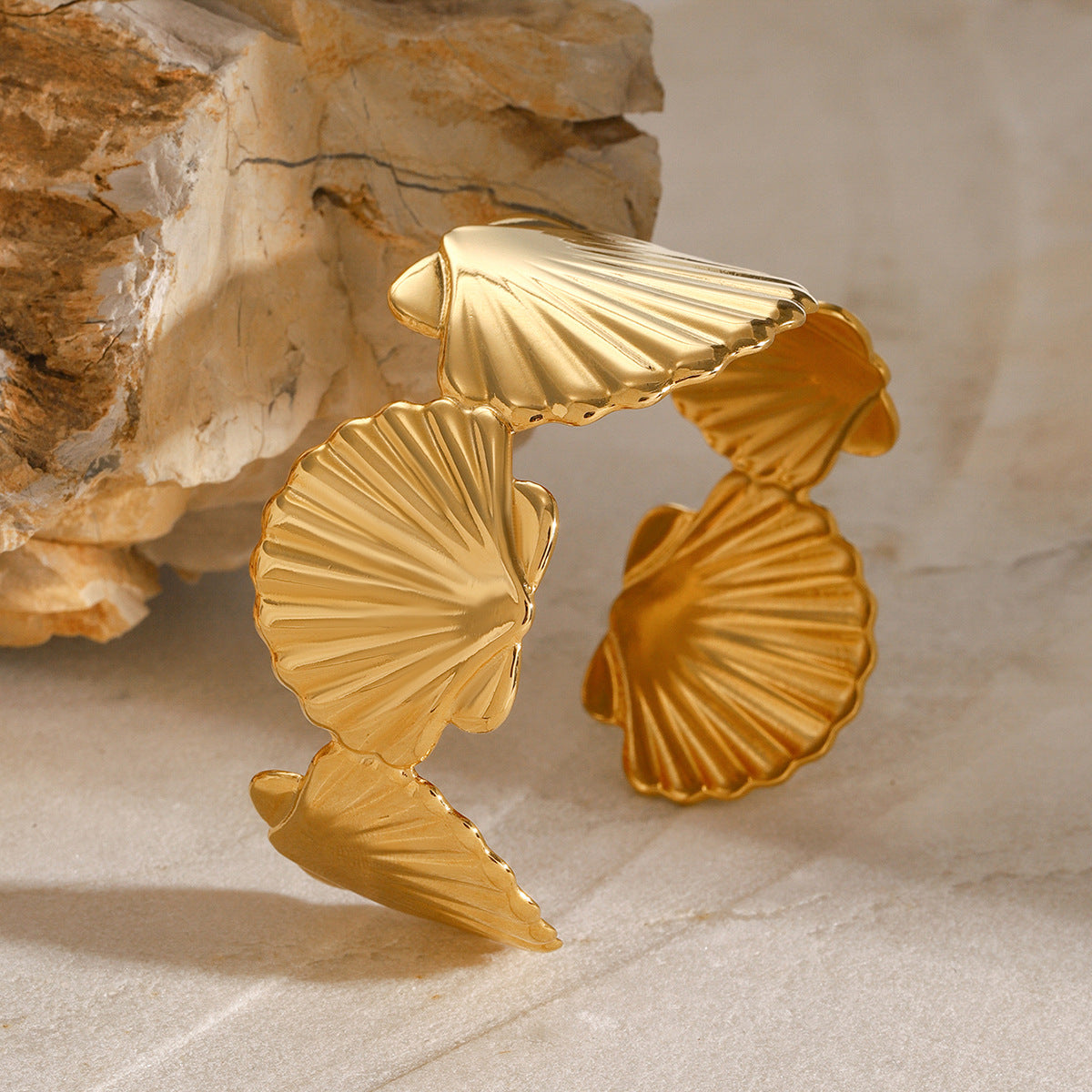 Stainless steel 18k gold-plated shell bangle