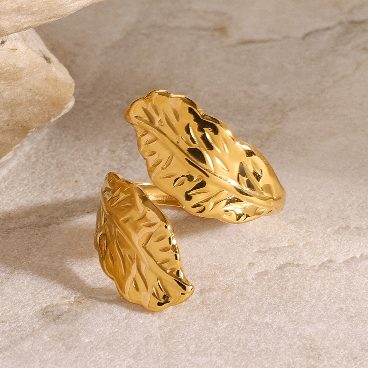 Stainless steel 18k gold-plated leaf-shaped ring