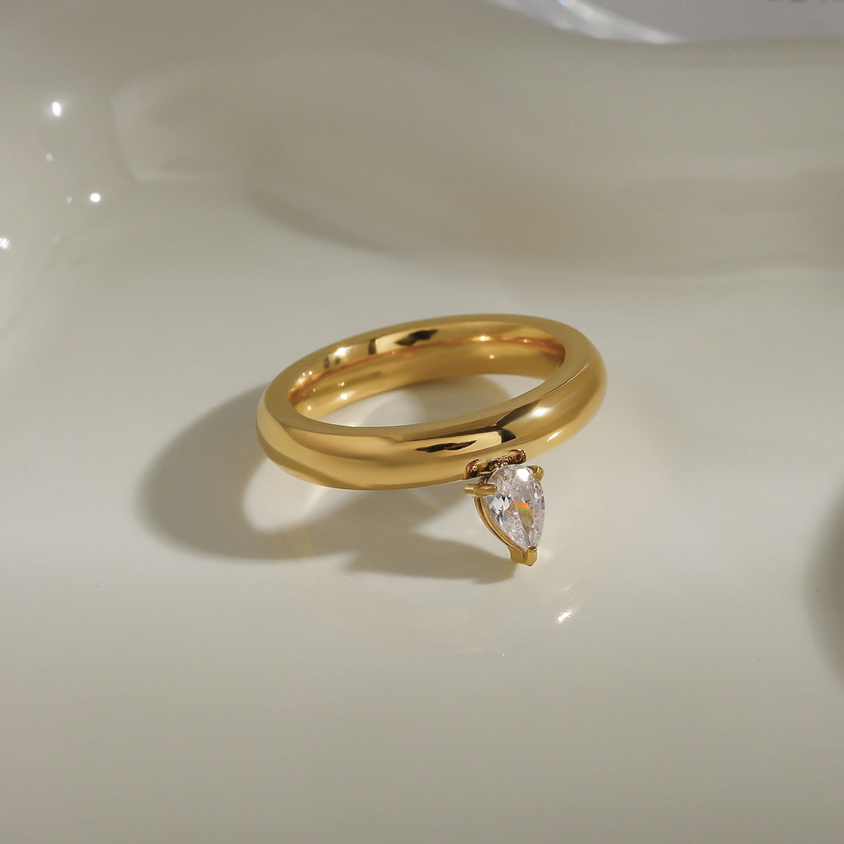 Stainless steel 18k gold-plated zircon ring