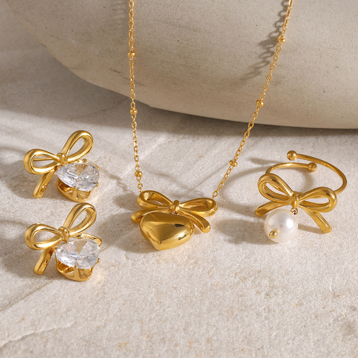 Stainless steel 18k gold-plated bow and heart necklace