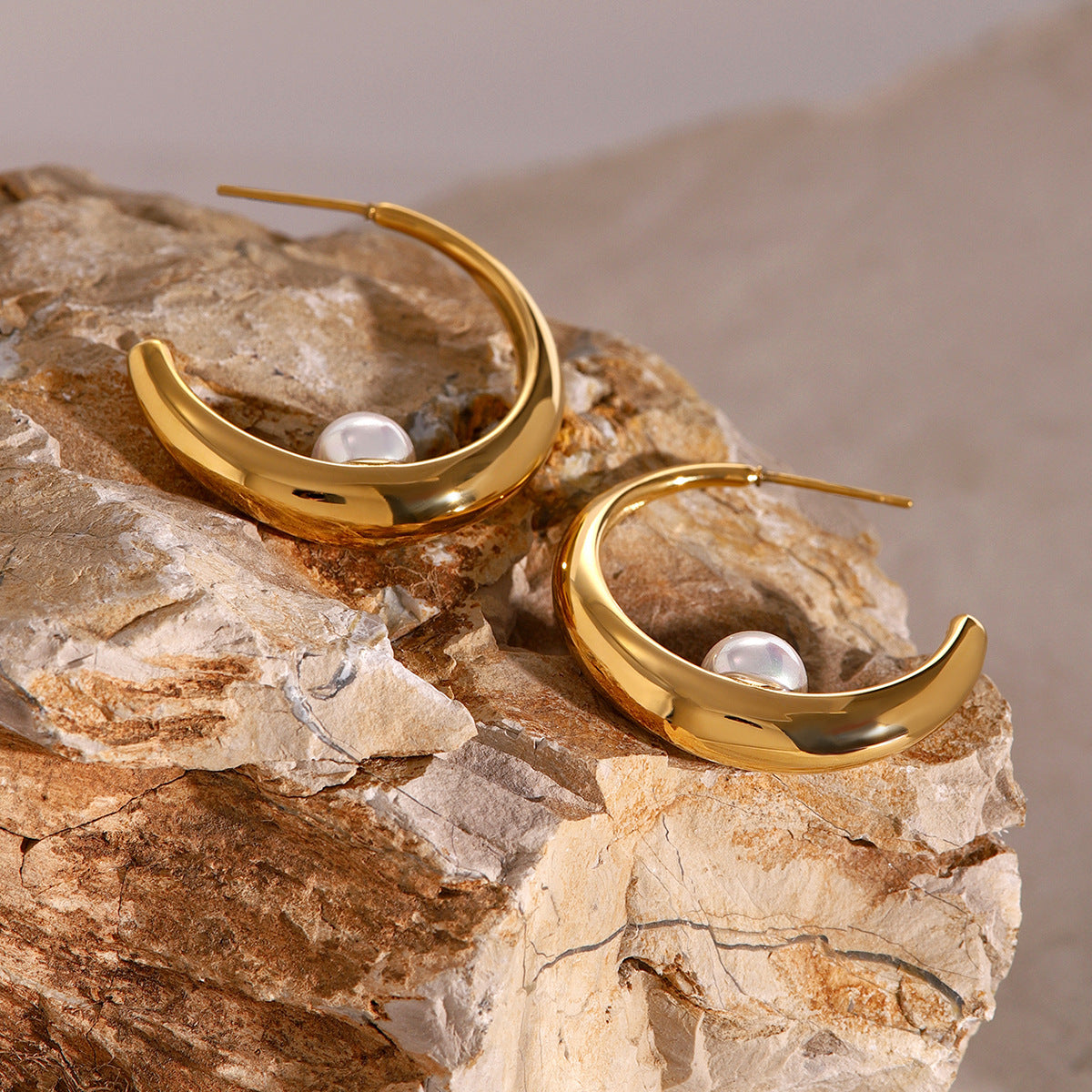 Stainless steel 18k gold-plated pearl earrings