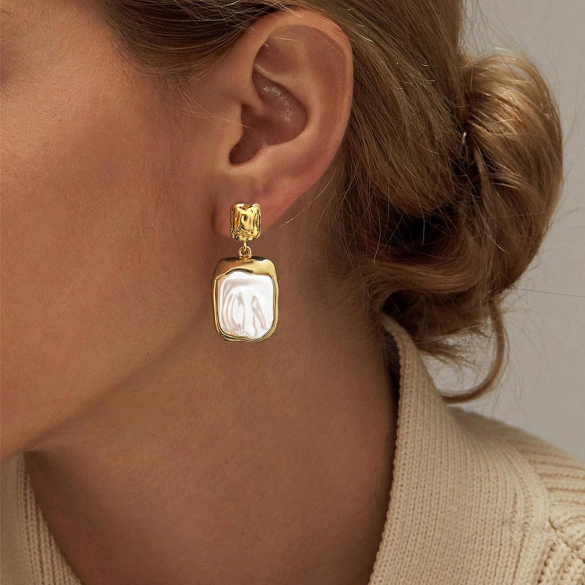 Stainless steel 18k gold-plated pearl earrings