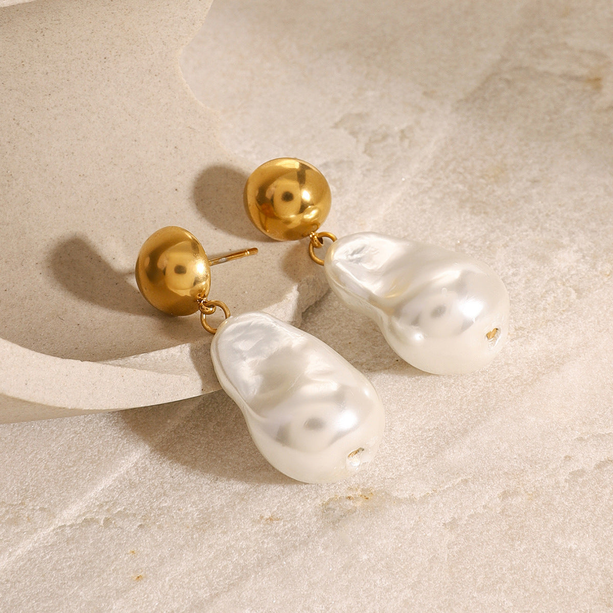 Stainless steel 18k gold-plated pearl earrings