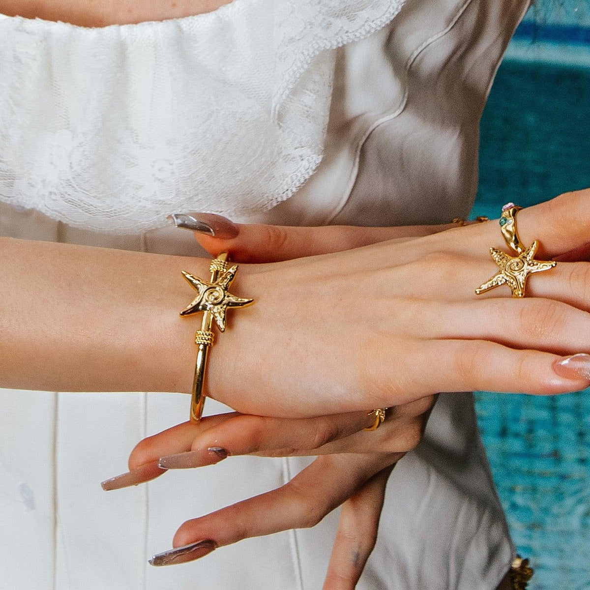 Stainless steel 18k gold-plated starfish bracelet