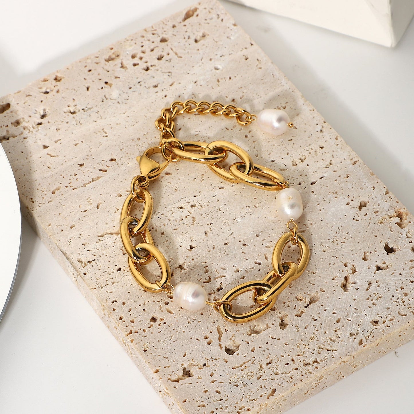 Stainless steel 18k gold-plated pearl bracelet