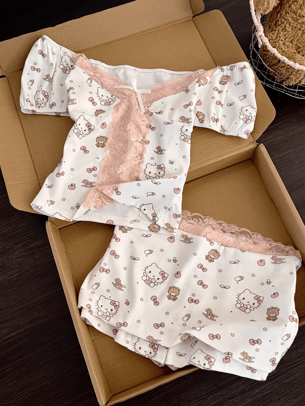 Off-Shoulder Hello Kitty Print Pajama Set with Lace Trim, Cute Loungewear for Women
