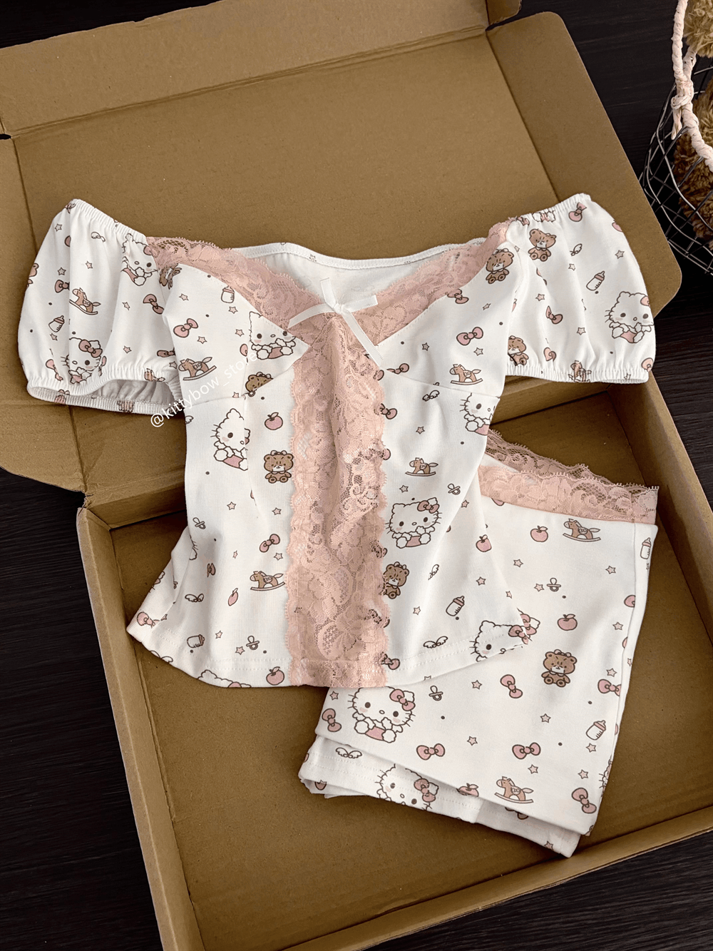Off-Shoulder Hello Kitty Print Pajama Set with Lace Trim, Cute Loungewear for Women